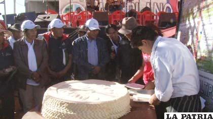 Fue expuesto queso gigante