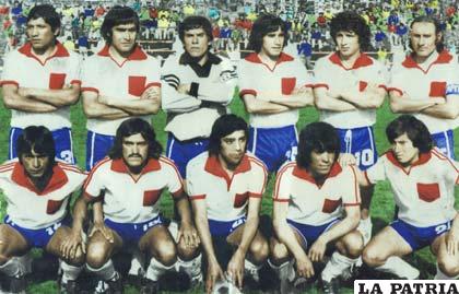 El equipo de Deportivo Enaf en 1975, Oscar Frías el último de los de cuclillas