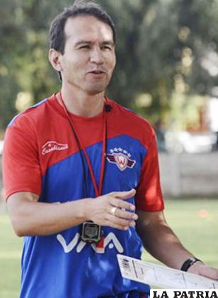 Carballo mientras tanto continúa como entrenador