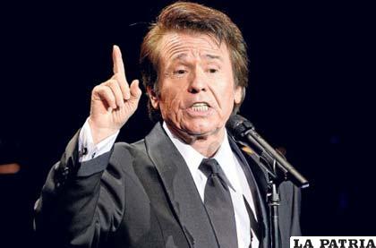 El cantante español Raphael, en uno de sus recientes shows