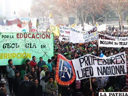 Estudiantes chilenos retoman movilizaciones por una educación gratuita