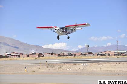 Avioneta made in Oruro realizó su primer vuelo de prueba