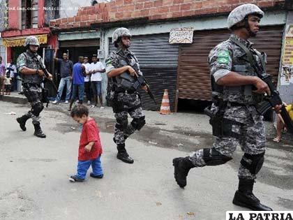 Militares se movilizan para el mundial de fútbol en Brasil