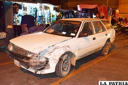 El vehículo con daños materiales fue trasladado a dependencias policiales