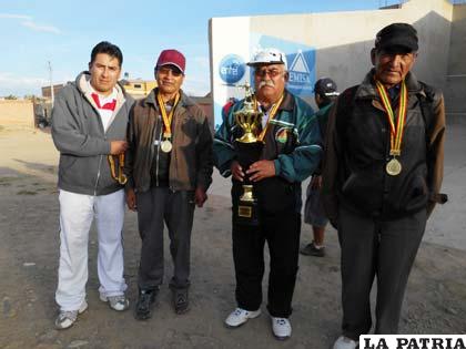 Deportivo Quime, campeón en Guardia de Honor