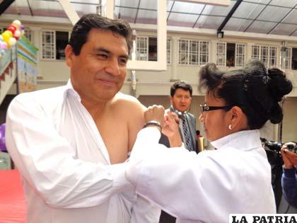 Director del Sedes, Johnny Vedia se hizo vacunar contra la influenza