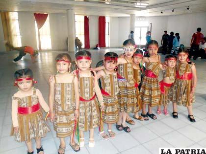 Las niñas que participaron en el festival “Danzandes”
