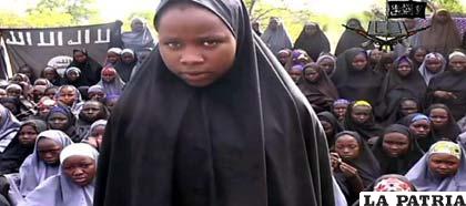 Boko Haram mostró a las niñas que tiene secuestradas