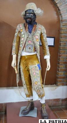 El traje más antiguo del Carnaval de Oruro, es uno de achachi