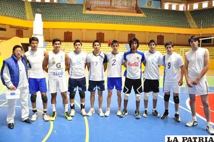 Integrantes de la selección orureña de voleibol