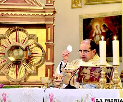 Padre Ludgardo Ortiz celebró la misa de homenaje a los 13 años de la “Obra Maestra”