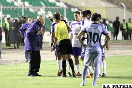 Néstor Clausen (D.T. de Sport Boys) fue expulsado