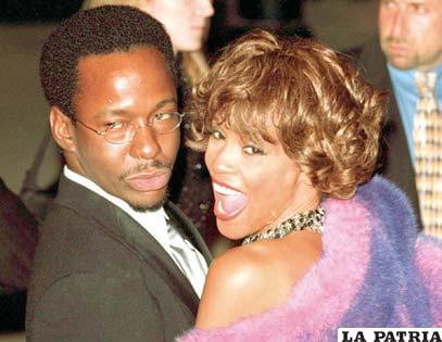 Whitney Houston junto a Bobby Brown