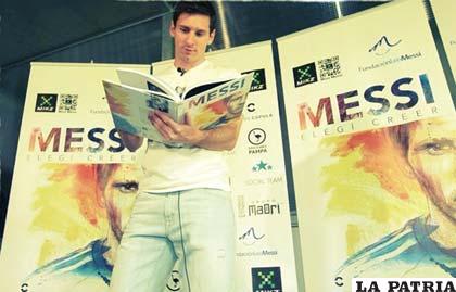 Leonel Messi con la obra “Elegí Creer”