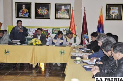 Representantes de diferentes cooperativas ayer en reunión de la Concobol