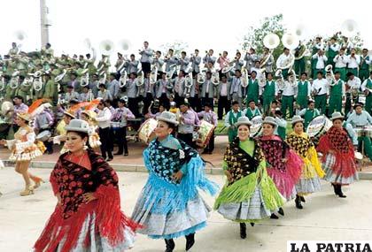 Residentes orureños en Santa Cruz danzaron en el “Cambódromo”