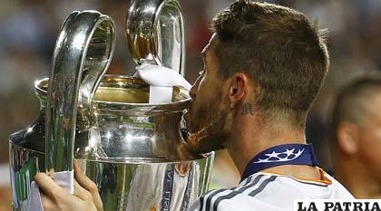 Sergio Ramos con la Copa de campeón, ahora es ídolo en Madrid