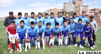 Integrantes de la selección orureña de fútbol categoría Sub-16 