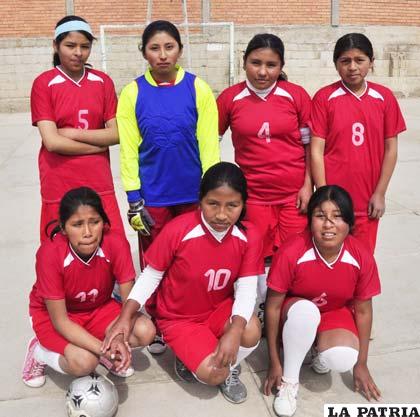 El equipo femenino del colegio Juan Pablo