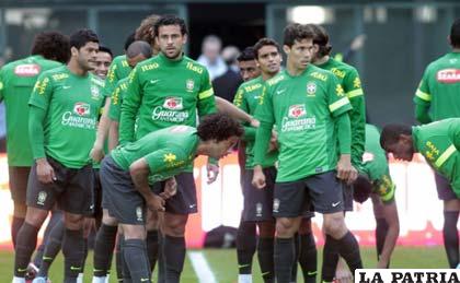 Los jugadores seleccionados de Brasil comenzaron a entrenar 