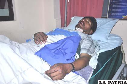 Uno de los mineros heridos internado en el Hospital Obrero