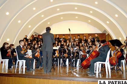 Recital del Coro Universitario y la Filarmónica de Oruro