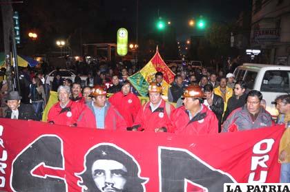 Trabajadores marchan en conmemoración al Día del Trabajo