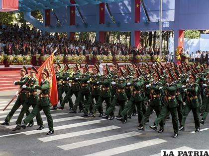 Vietnam celebra con desfiles 40 años del fin de la guerra