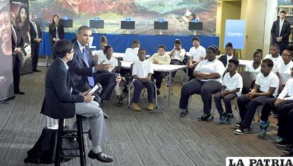 Obama promueve lectura entre estudiantes de bajos recursos