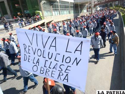 Trabajadores marchan en su día