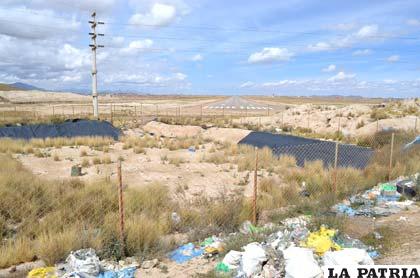 El sector aledaño a la pista funcionaba como celda para residuos hospitalarios. Ahora está cerrado
