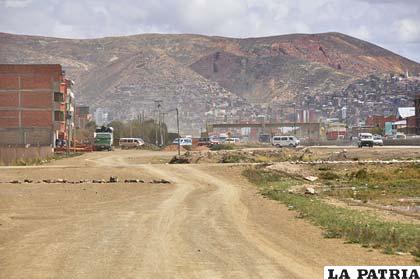 Uno de los caminos alternos a la obra del viaducto