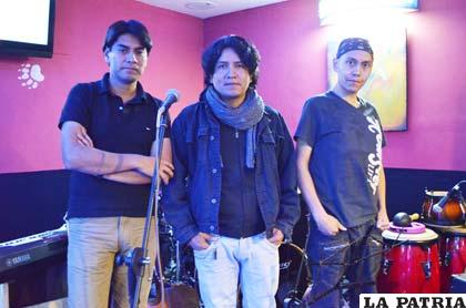 Integrantes de Gatopardo en el Tributo a Caifanes
