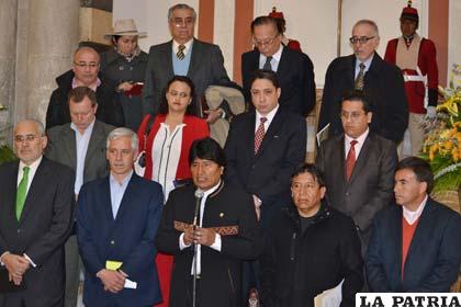 Integrantes de la delegación que viajó a La Haya
