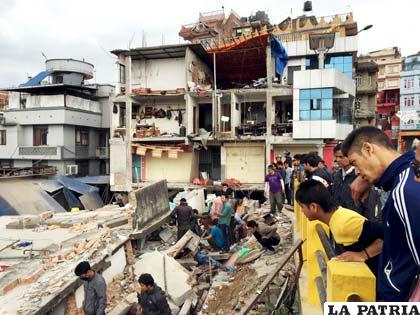Imagen de la desesperación de supervivientes en Nepal