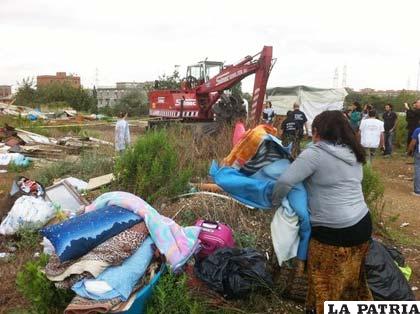 Desalojo forzoso de familias gitanas que vivían en un campamento 