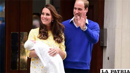 El príncipe Guillermo y Kate Middleton presentan a su hija