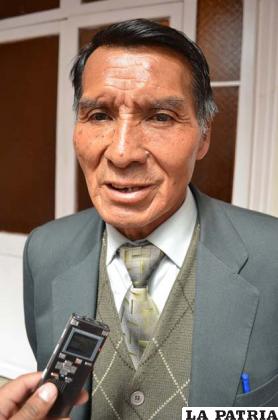 El director distrital de Educación, Leoncio Choque