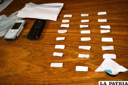 La droga secuestrada dentro el penal de San Pedro más los dos celulares decomisados