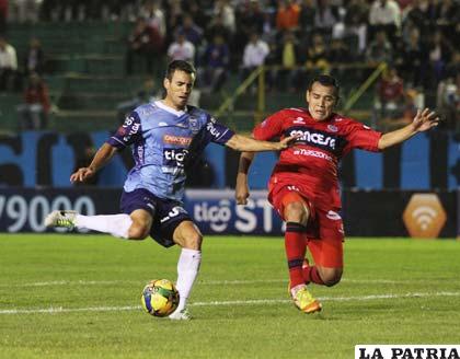 La acción del partido donde Blooming venció por 2 a 0