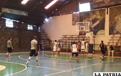 El equipo de CAN durante su último entrenamiento previo al partido de esta noche
