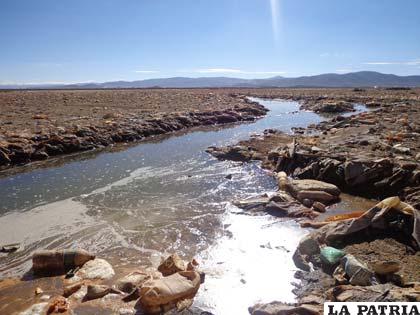 Aguas que desembocan al lago Uru Uru