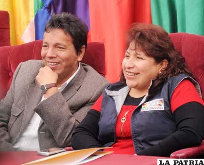Los vocales del TSE, Ramiro Paredes y Dina Chuquimia