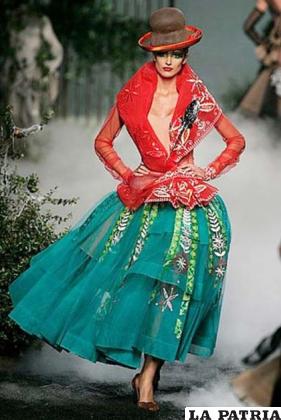 La moda actual se inspira en vestimenta típica boliviana