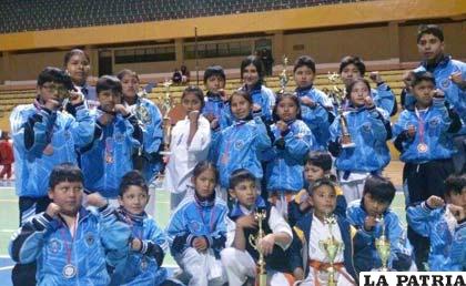 El equipo de karate del municipio de Oruro