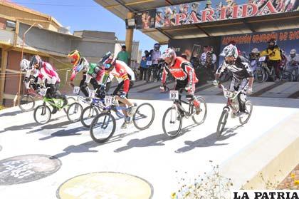 El campeonato de bicicross está en macha con buena participación de deportistas