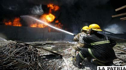 Los bomberos tardaron siete horas en sofocar las llamas