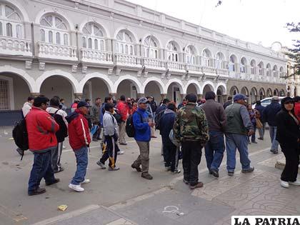 Trabajadores de Inti Raymi se movilizan por despidos