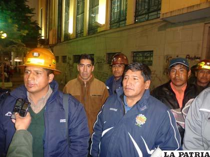 Cooperativistas al momento de levantar la huelga de hambre