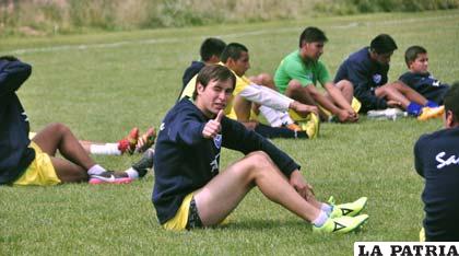 Mauro Bustamante después del entrenamiento de los “santos”
